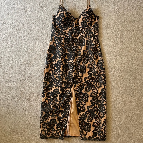 NWOT - Lovers + Friends Embriodered Midi Dress, STUNNING - Picture 1 of 5